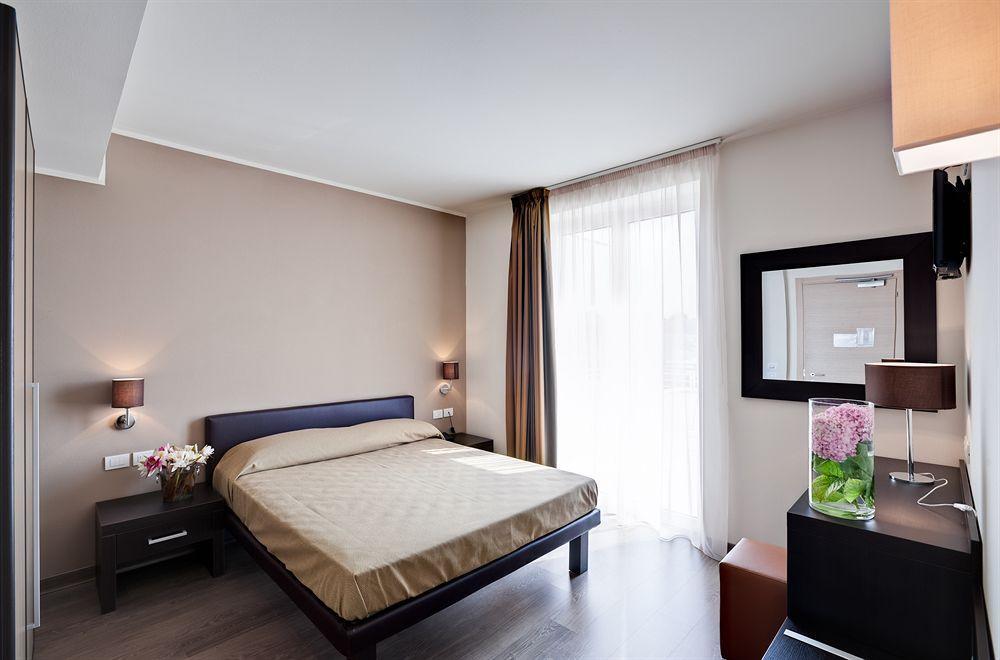 Hotel Acquadolce เปสเคียรา เดล การ์ดา ภายนอก รูปภาพ