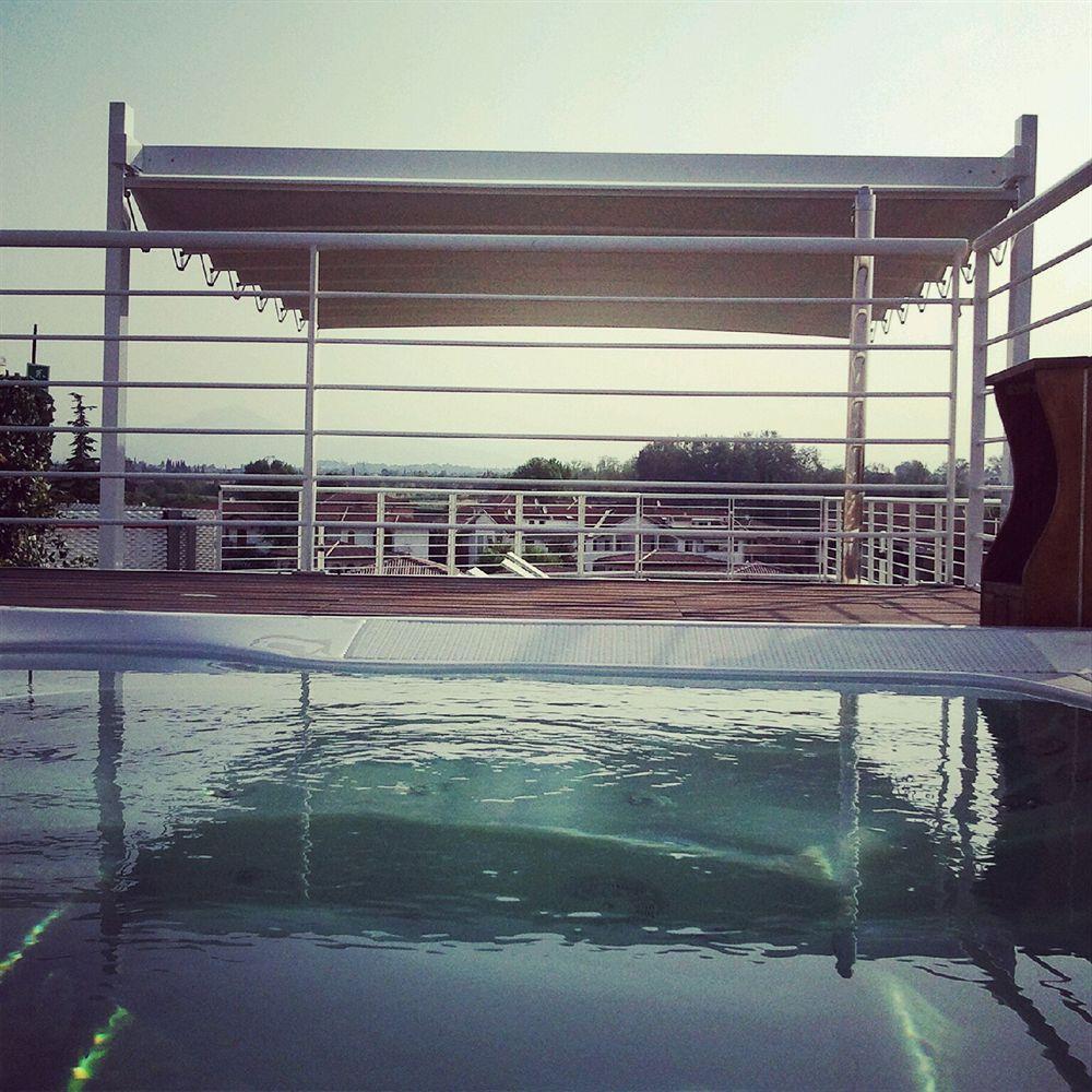 Hotel Acquadolce เปสเคียรา เดล การ์ดา ภายนอก รูปภาพ