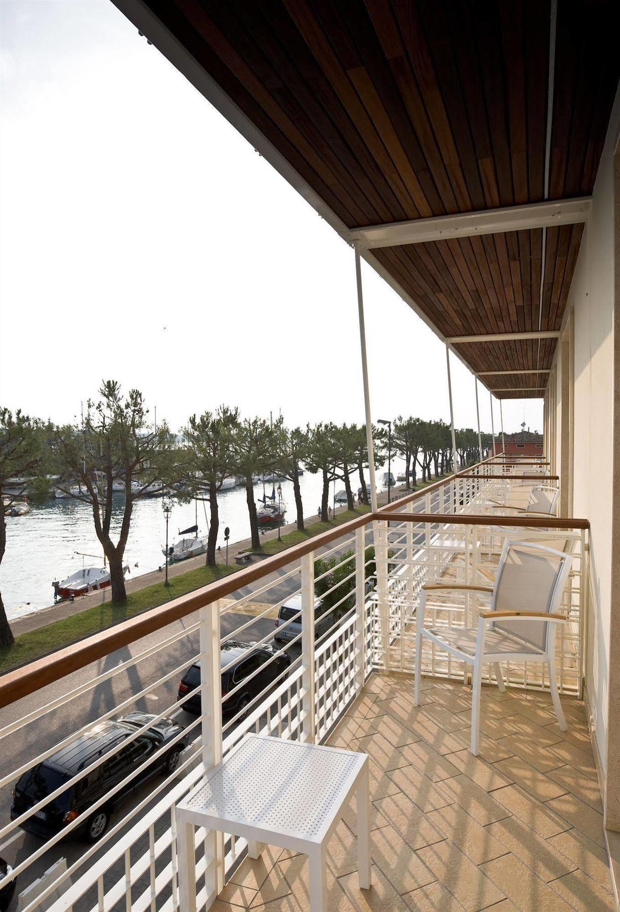 Hotel Acquadolce เปสเคียรา เดล การ์ดา ภายนอก รูปภาพ