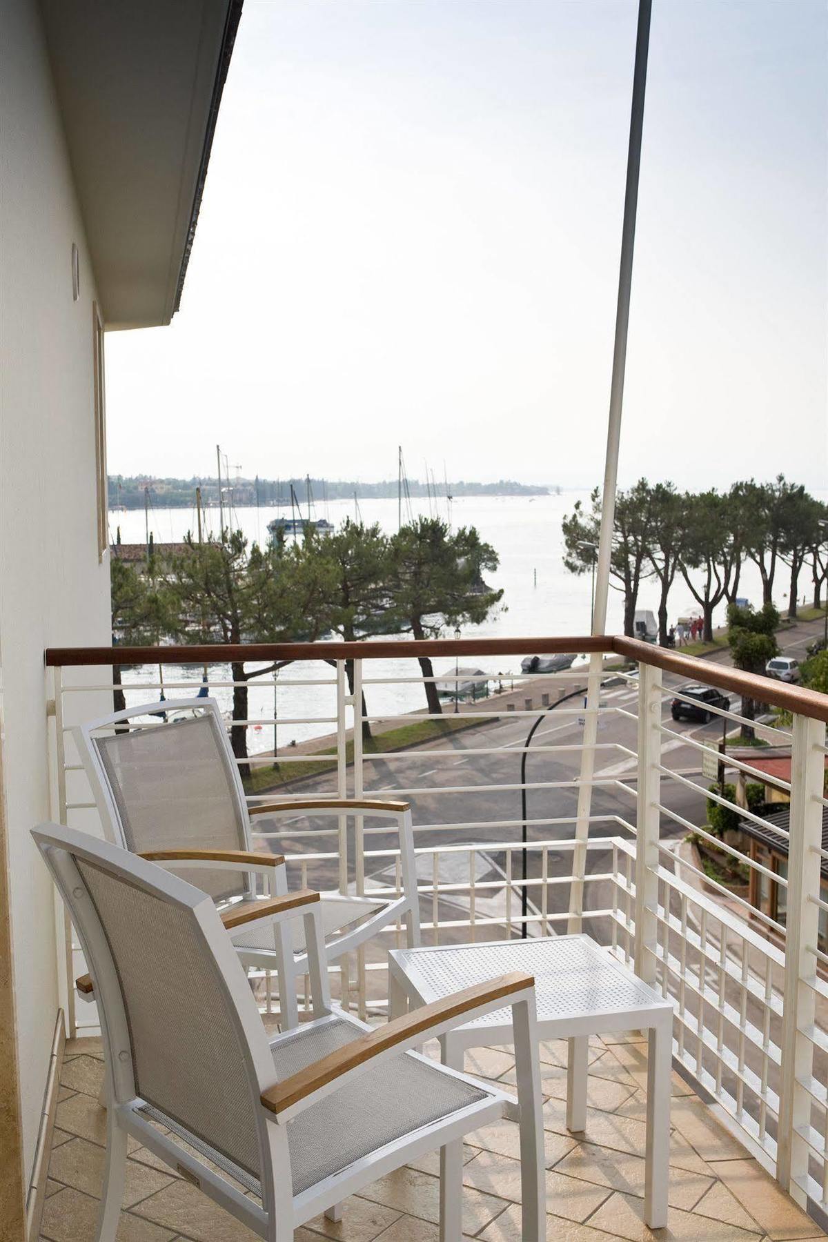 Hotel Acquadolce เปสเคียรา เดล การ์ดา ภายนอก รูปภาพ